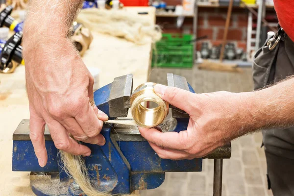 arasında benchfix için kenevir suyuyla MANŞONLA