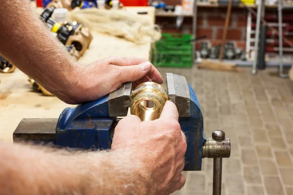 arasında benchfix için kenevir suyuyla MANŞONLA