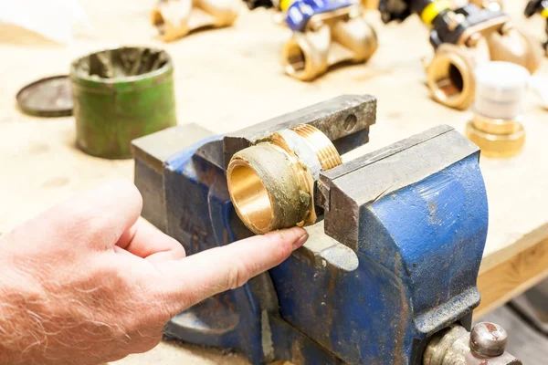 arasında benchfix için kenevir suyuyla MANŞONLA