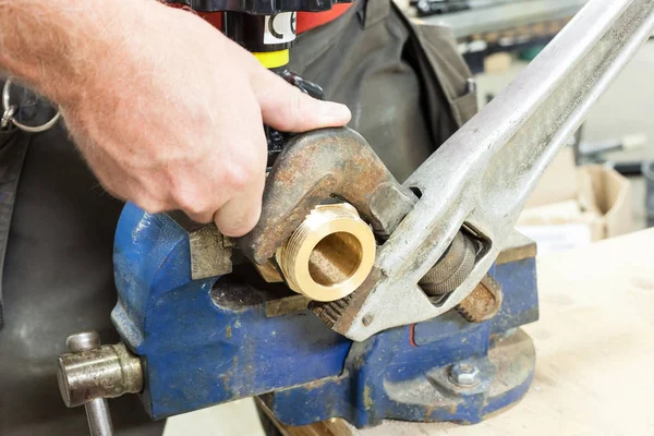 arasında benchfix için su ile kenevir ve beyinameliyatı MANŞONLA