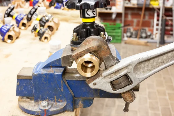 arasında benchfix için su ile kenevir ve beyinameliyatı MANŞONLA