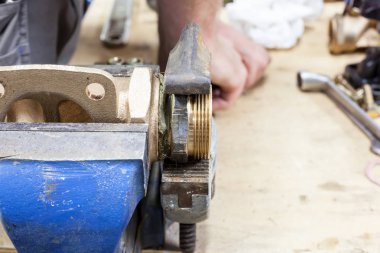 arasında benchfix için su ile kenevir ve beyinameliyatı MANŞONLA