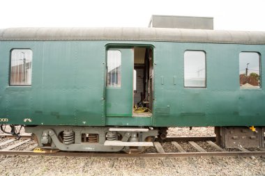 Eski bir merkezinde eski bir tren var