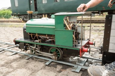 küçük bir parça bir minyatür buharlı tren yoktur