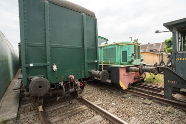 Eski bir merkezinde eski bir tren var