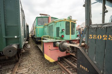 Eski bir merkezinde eski bir tren var