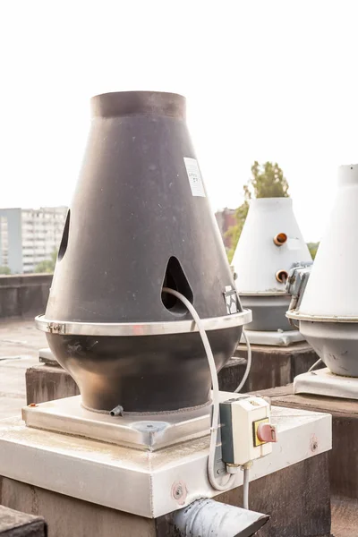 Ventilatoren Auf Dem Dach Eines Hochhauses Industriegebiet — Stockfoto