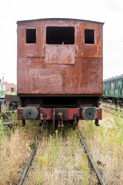 ヒンが列車墓場で終わる列車を破棄する場合 — ストック写真