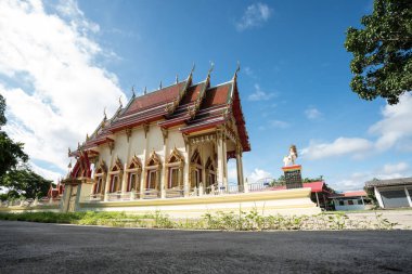 Yeni Tayland Tayland Mae Kue güneşli bir tapınakta
