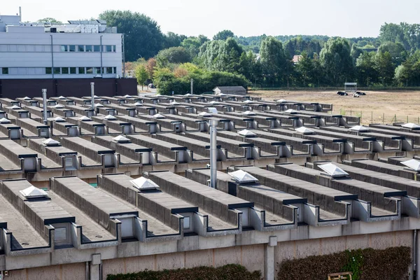 Ventilateurs Sur Toit Grand Bâtiment Dans Zone Industrielle — Photo