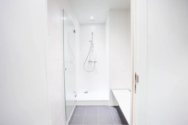 Dusch Med Dusch Dörr Offentlig Byggnad — Stockfoto
