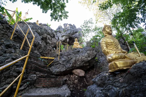 Nella Natura Nel Nord Della Thailandia Buddha Una Pietra Sollevata — Foto Stock