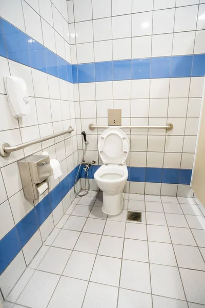 Baño Público Con Discapacidad Gran Edificio —  Fotos de Stock