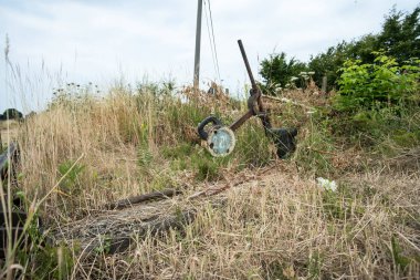 parça boyunca terk edilmiş bir alan üzerinde bir anahtarı kolu parça olduğunu