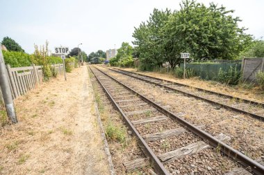 Eğer bir tren atılır, hin tren mezarlıkta biter