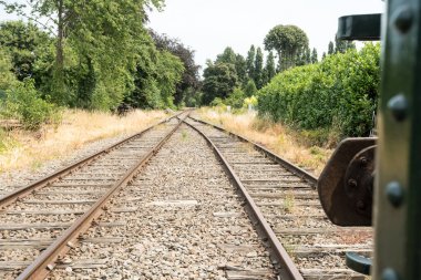 Eğer bir tren atılır, hin tren mezarlıkta biter