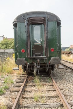 Eğer bir tren atılır, hin tren mezarlıkta biter