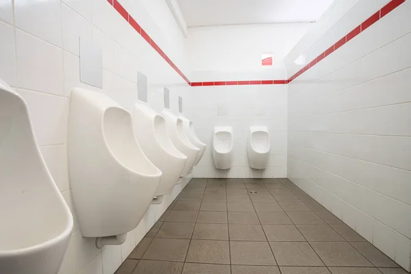 Urinarios Edificio Viejo Solo Para Hombres —  Fotos de Stock