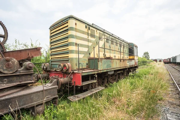 Wenn Ein Zug Weggeworfen Wird Landet Auf Einem Bahnfriedhof — Stockfoto