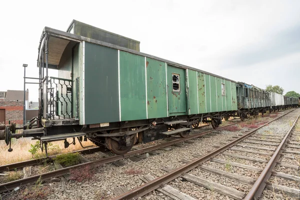 ヒンが列車墓場で終わる列車を破棄する場合 — ストック写真