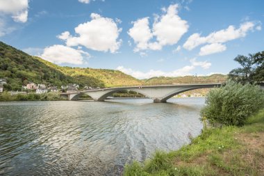 Almanya'da Moselle işte güzel bir köprü