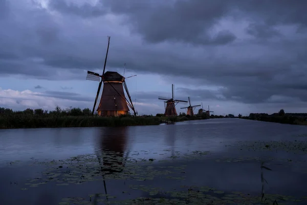 Het Water Zijn Verschillende Windmolens Kinderdijk Nederland — Stockfoto