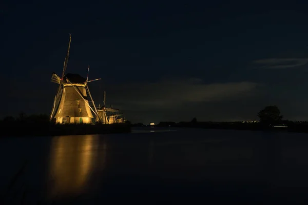 Estos Hermosos Molinos Viento Kinderdijk Están Iluminados Con Luz Blanca — Foto de Stock