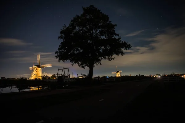 Deze Prachtige Windmolens Kinderdijk Zijn Verlicht Met Wit Licht Het — Stockfoto