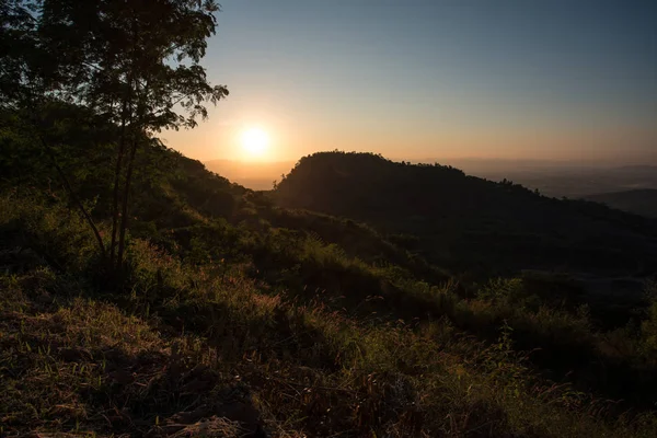 Hermoso Paisaje Tailandia Con Amanecer Sobre Las Montañas Myanmar — Foto de Stock