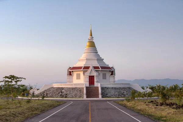 Szczycie Góry Skraju Mae Sot Jest Piękna Świątynia — Zdjęcie stockowe
