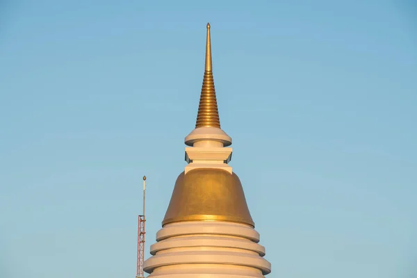 Topo Uma Montanha Borda Mae Sot Belo Templo — Fotografia de Stock