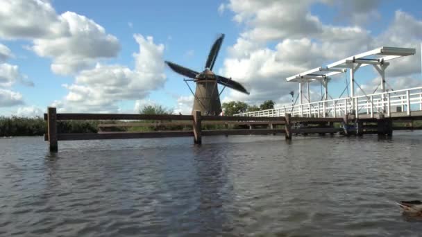Auf Dem Wasser Gibt Mehrere Windmühlen Kinderdijk Holland — Stockvideo