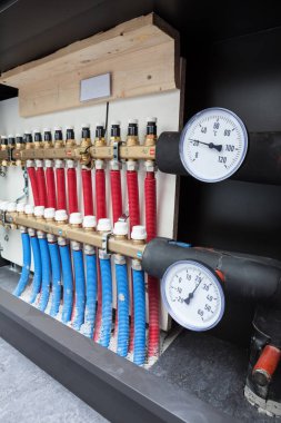 bir koleksiyoncu için ısıtma üzerinde çalıştı bir kabine sıcaklık ölçüm vardır