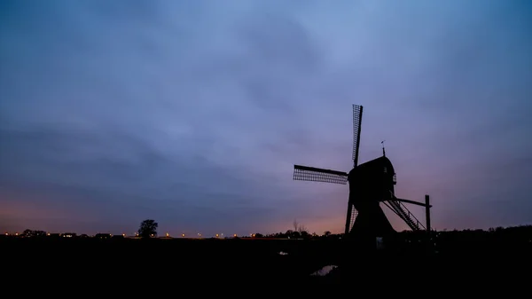 Воде Находится Ветряная Мельница Zandwijkse Умберто Голландии — стоковое фото