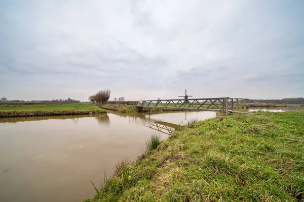 Pont Vélo Sur Rivière Avec Fond Arrière Plan Moulin Vent — Photo
