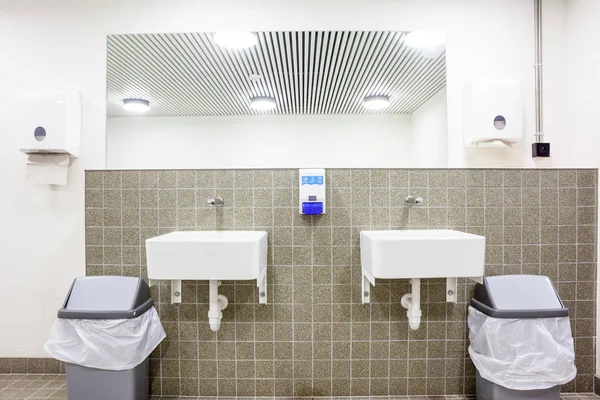 Public Restroom Hangs Wall White Sink — Stock Photo, Image