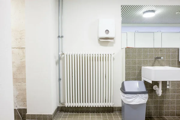 Public Restroom Hangs Wall White Sink Radiator — Stock Photo, Image