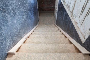 Bu inşaat merdiven osb plakaları yapılır