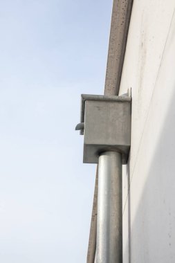 Çatıda büyük bir bina bir yağmur drenaj yoktur