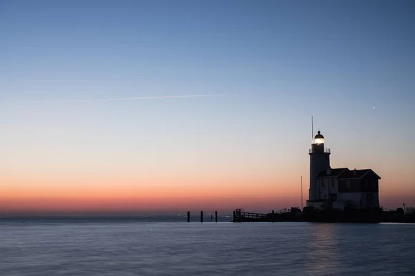 Lichthouse whit zonsopgang — Stockfoto