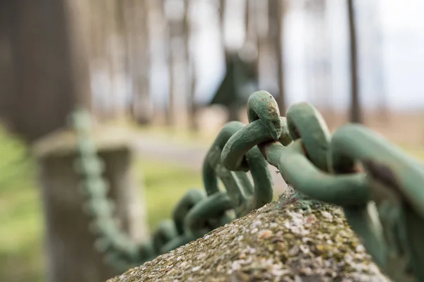 Iron chain on a pole — Stock Photo, Image