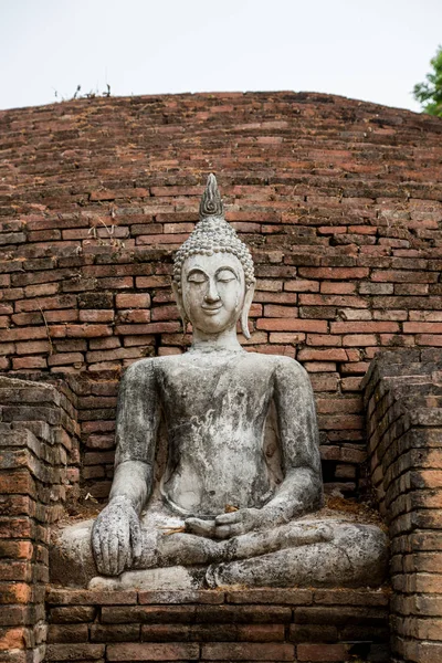 Bouddha dans un ancien temple — Photo