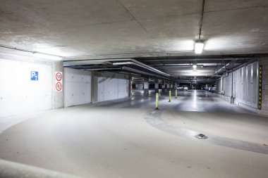 bir yeraltı otoparkı