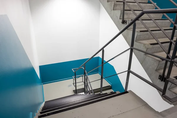 Treppenhaus im Gebäude — Stockfoto