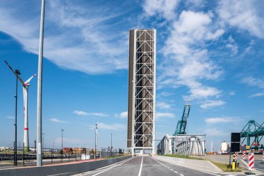 limanda bu asma köprü var