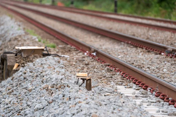 Spur führt in die Tiefe — Stockfoto