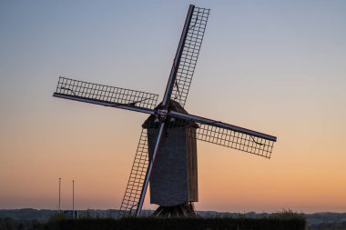 Güzel bir yel değirmeni