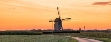 Güzel bir yel değirmeni