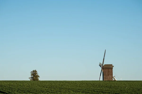 Eine schöne Windmühle — Stockfoto