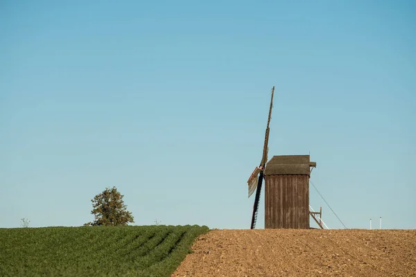 Eine schöne Windmühle — Stockfoto